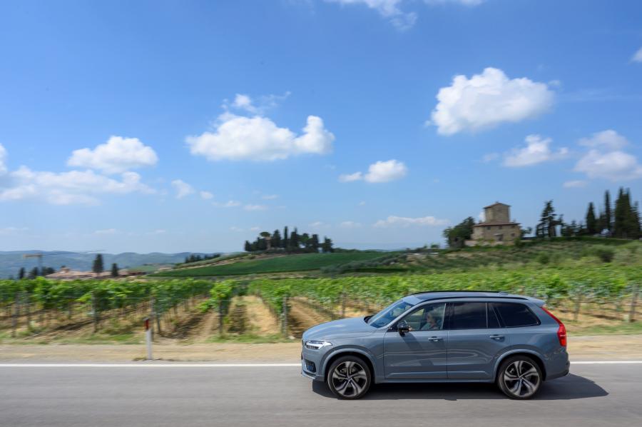  Volvo XC90 B5 R-Design 2019 года  (WW) (фото 6 из 16)